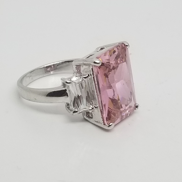 RHODIUM SILVERPLATED  & RADIANT CUT PINK ICE LADIES COCKTAIL RING - Picture 6 of 7
